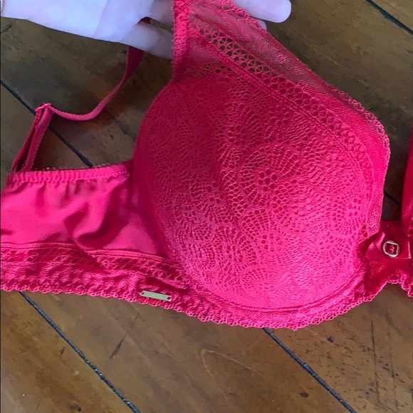 Chantelle Festivite Lace Plunge Bra - Picture 5 of 9